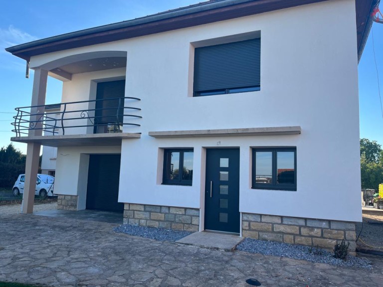 Isolation thermique : faut-il choisir l’ITE ou l’ITI à Montbéliard, Pontarlier et Morteau ?